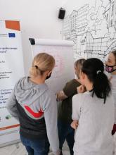 Na fotografii uczestniczki spotkania Klubu Wsparcia dotyczącego kreatywności
