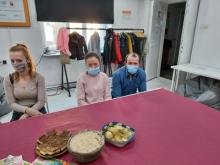 Fotografia przedstawiająca uczestników Wielkanocnego spotkania Klubu rodzica