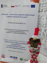 fotografia przedstawiająca skrzata zrobionego przez uczestników warszattów świątecznych